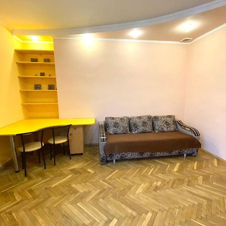 Квартира Біля Залізничного Вокзалу Вулиця Залізнична 10 До 5 Гостей Lviv Bagian luar foto