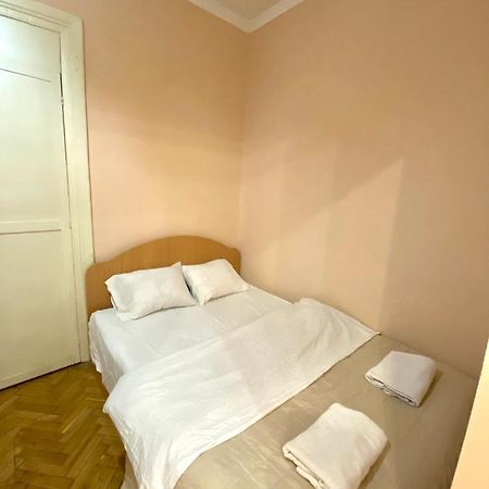 Квартира Біля Залізничного Вокзалу Вулиця Залізнична 10 До 5 Гостей Lviv Bagian luar foto