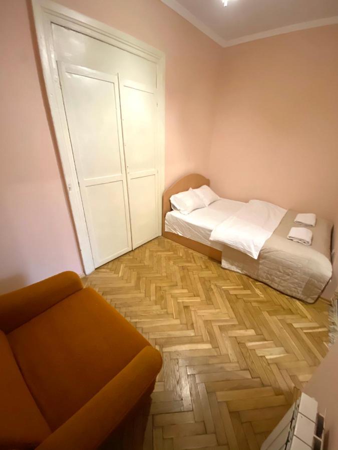 Квартира Біля Залізничного Вокзалу Вулиця Залізнична 10 До 5 Гостей Lviv Bagian luar foto