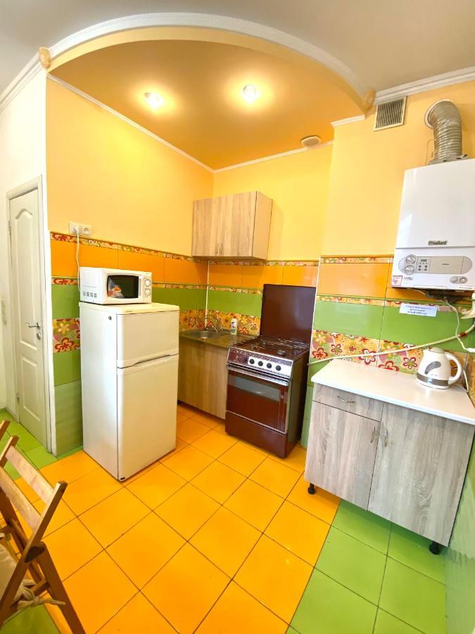 Квартира Біля Залізничного Вокзалу Вулиця Залізнична 10 До 5 Гостей Lviv Bagian luar foto