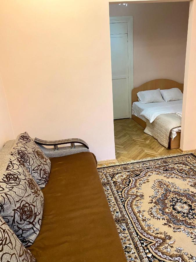 Квартира Біля Залізничного Вокзалу Вулиця Залізнична 10 До 5 Гостей Lviv Bagian luar foto
