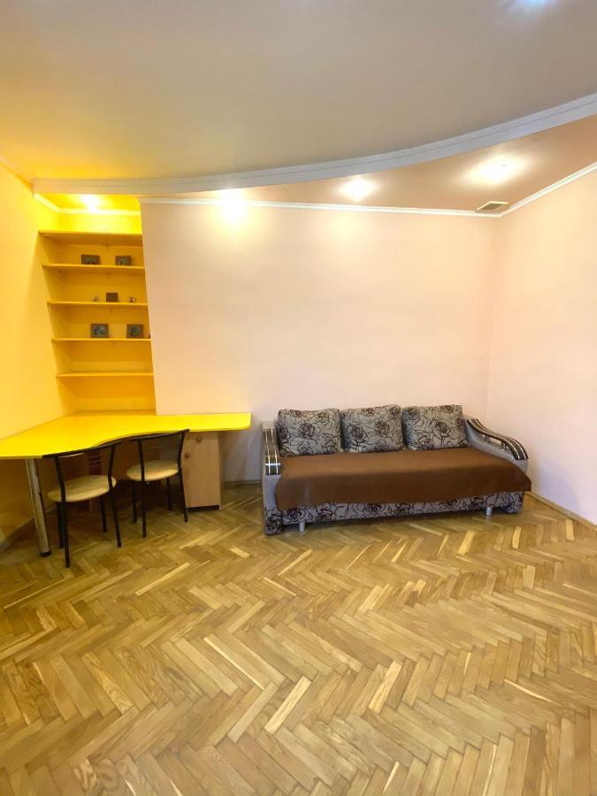 Квартира Біля Залізничного Вокзалу Вулиця Залізнична 10 До 5 Гостей Lviv Bagian luar foto