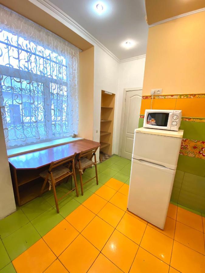 Квартира Біля Залізничного Вокзалу Вулиця Залізнична 10 До 5 Гостей Lviv Bagian luar foto