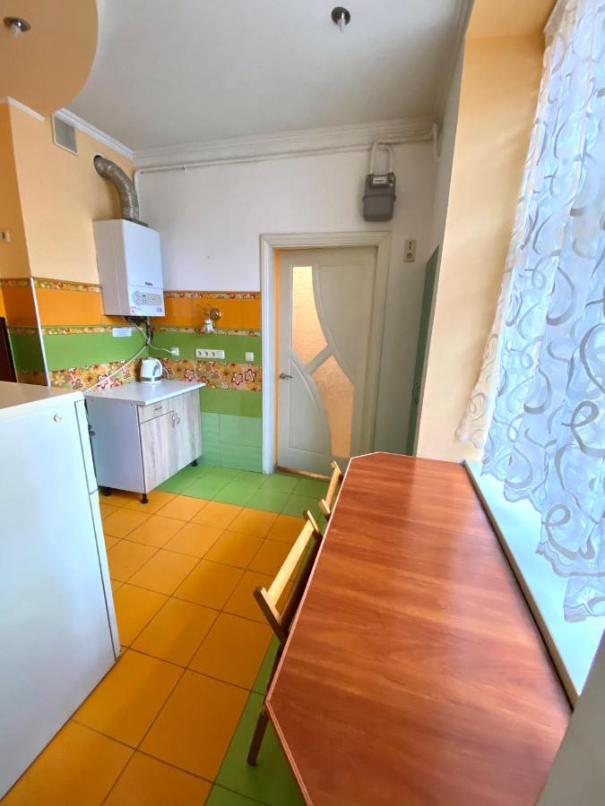 Квартира Біля Залізничного Вокзалу Вулиця Залізнична 10 До 5 Гостей Lviv Bagian luar foto